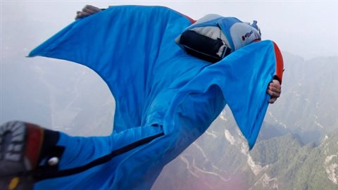 Wingsuit Flyers Body Found In China Rci English